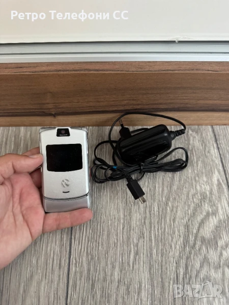 Motorola v3 Моторола V3 с батерия и зарядно, снимка 1