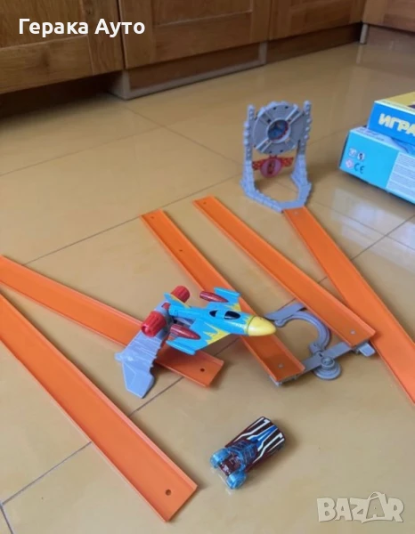 Играчки за момчета: писта hot wheels, джипове, боксова круша, пушка, снимка 1
