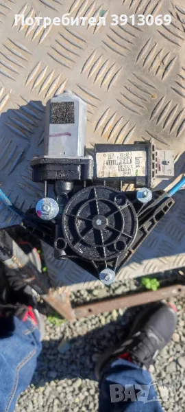 Продавам задно дясно моторче със стъклоповдигач за Фиат 500 Л 2013г , снимка 1