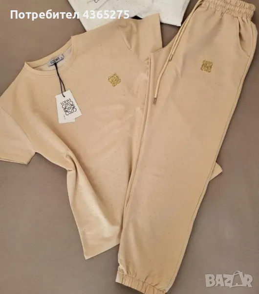 дамски екип с камъчета отпред,метална емблема и джобове.Топ, снимка 1