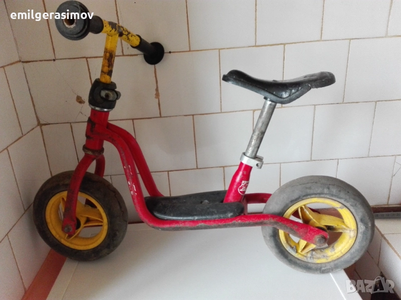 Детско колело , ролери и старо рибарско столче., снимка 1