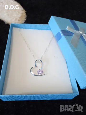 Ново, сребърно колие със сърце. В кутия за подарък.