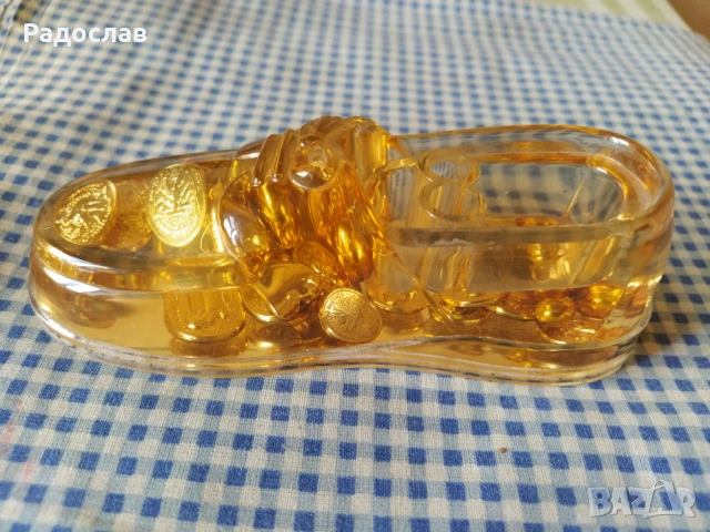 преспапие с поставка за химикалки 