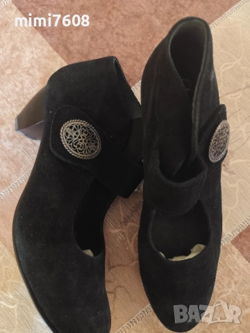 обувки от велур 