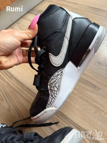 Оригинални кожени маратонки Jordan Legacy 312 „! 41, снимка 5 - Маратонки - 43463750