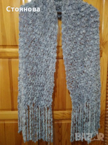 Дамски сив пухен шал, снимка 5 - Шалове - 27077777