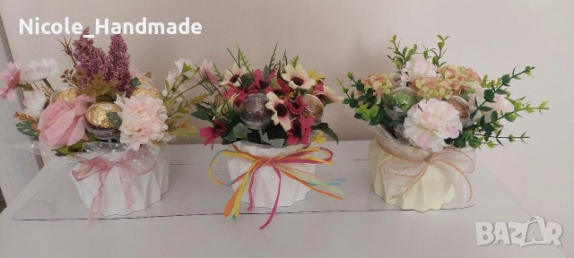 Букети с бонбони и цветя
