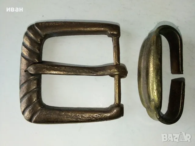 Стара метална катарама за колан.