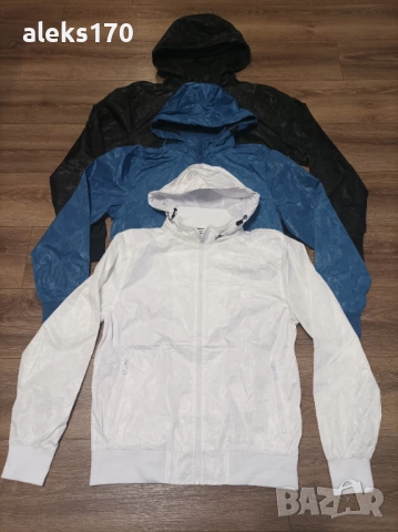 Мъжко яке - черно, бяло и синьо