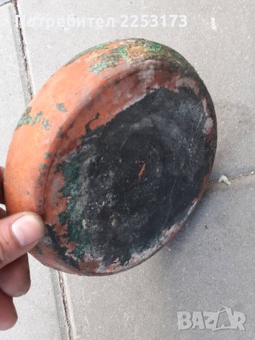 Стара глинена подложка за саксия