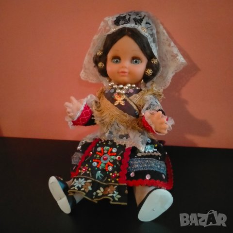 Колекционерска кукла в народни дрехи Folk Artesania Испания Марка 25 см, снимка 16 - Колекции - 43317965