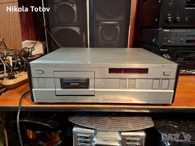 Продава се триглав дек Revox H-11. 