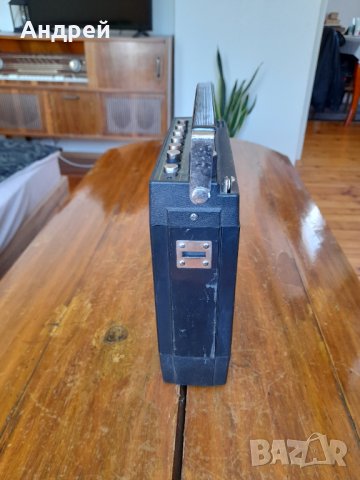 Старо радио,радиоприемник Урал Авто 2, снимка 3 - Антикварни и старинни предмети - 37607774