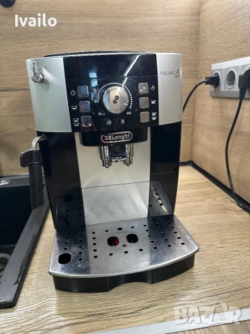 Продавам кафе машина (кафеавтомат) delonghi magnifica s, снимка 3 - Кафемашини - 52412905