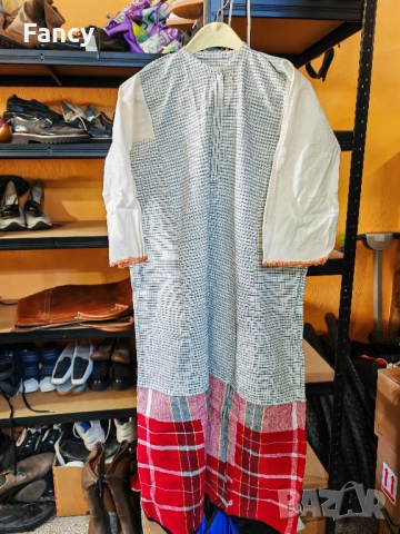 Стара женска рокля , снимка 2 - Антикварни и старинни предмети - 51893238