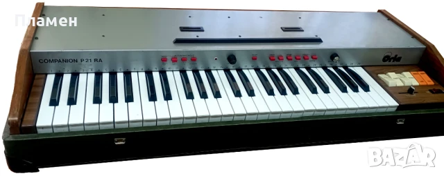 Италиански професионален синтезатор, йоника от 70-те години.