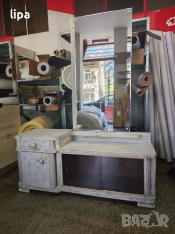 Винтидж шкаф за телевизор обувки тоалетка огледало