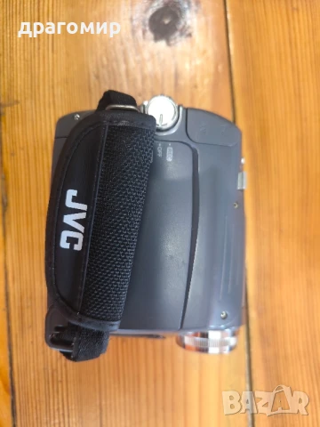 JVC GR-D720E видеокамера Mini DV , снимка 3 - Камери - 51298392
