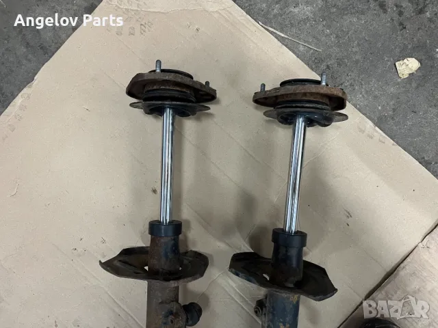 Предни амортисьори за Toyota Corolla Verso 2003 г., снимка 2 - Части - 48103825