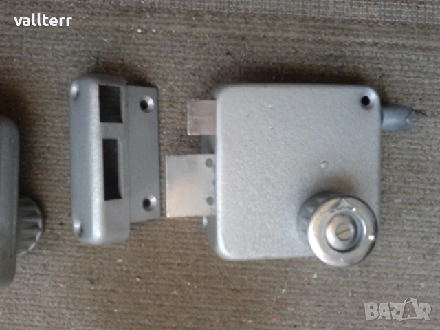 резета,касетофон за кола ретросвредел бензин.плочи за печки.апликации, снимка 8 - Други стоки за дома - 53260084