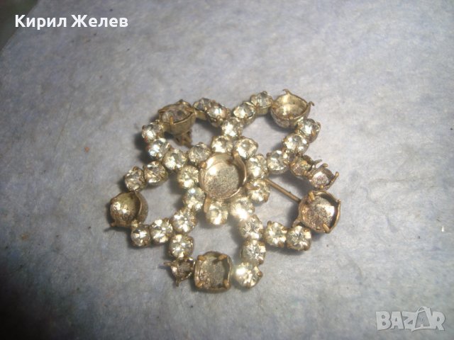 СТАРА ФЛОРАЛНА КОЛЕКЦИОНЕРСКА РЕТРО БРОШКА БРОНЗОВА ПОСРЕБРЕНА с ФАСЕТИРАНИ БОХЕМСКИ КРИСТАЛИ 29034, снимка 4 - Антикварни и старинни предмети - 37722557