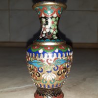 Cloisonne Клоазоне Красива малка ваза бронз клетъчен емайл, снимка 1 - Антикварни и старинни предмети - 43202758