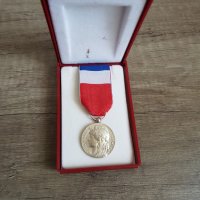 Френски сребърен медал, снимка 1 - Антикварни и старинни предмети - 33512226