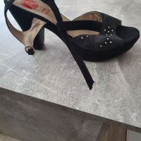 Италиански обувки от набук, снимка 1 - Дамски обувки на ток - 33650704