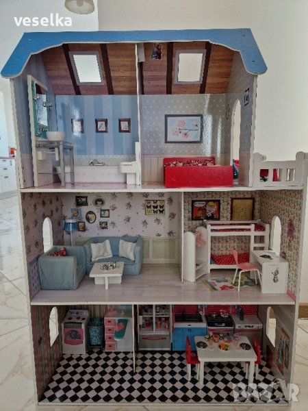 Дървена къща за кукли с кукли и аксесоари  Barbie, снимка 1