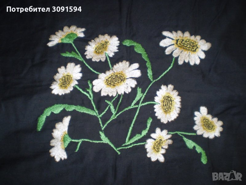 Фолк Арт  бродирана декоративна възглавница черна бели цветя, снимка 1