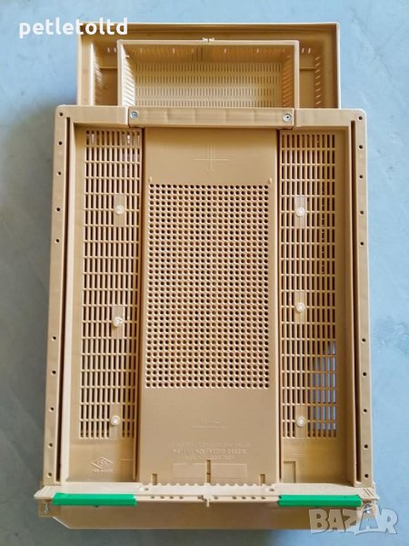 Пластмасово дъно Apimaye, с прашецоуловител - за 10-рамков кошер, снимка 1