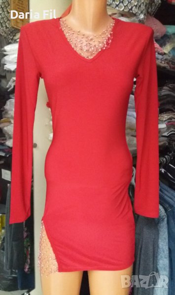 ЕФЕКТНА КЪСА червена рокля по тялото с красиво деколте с мрежа от сребристи камъчета, снимка 1