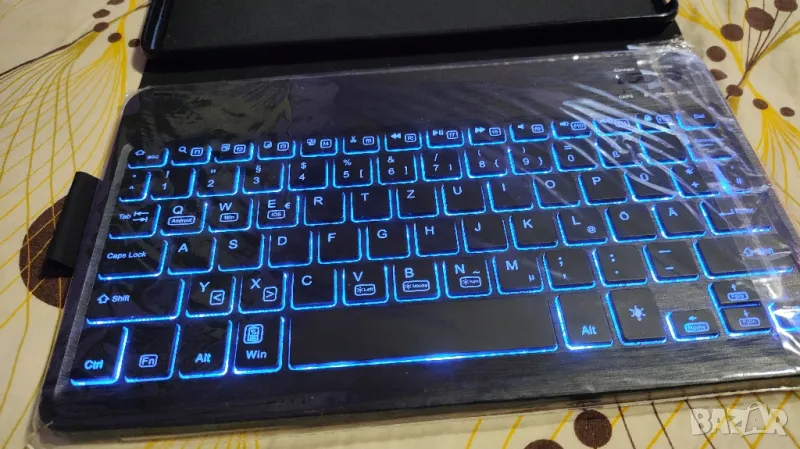 Bluetooth Клавиатура + Калъф, снимка 1