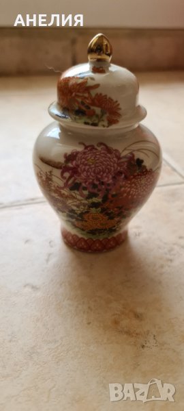 Порцеланова ваза с капак, снимка 1