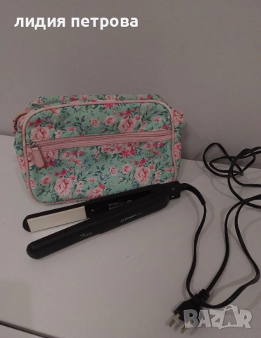 Преса за коса и подарък козметична чантичка.
