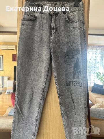 Дънки в сиво с апликация и сребърна токс, снимка 3 - Дънки - 51160869