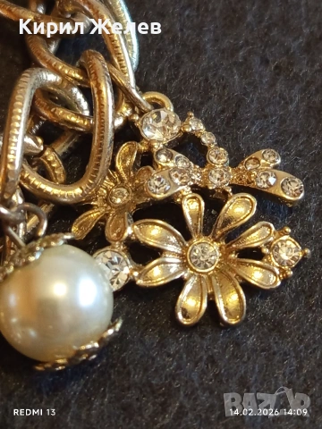 Ефектна гривна инкрустирана с блестящи кристали флорален мотив 12639, снимка 4 - Гривни - 53475399