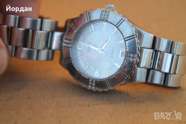 Дамски кварцов часовник ''Guess'', снимка 7 - Дамски - 43559472