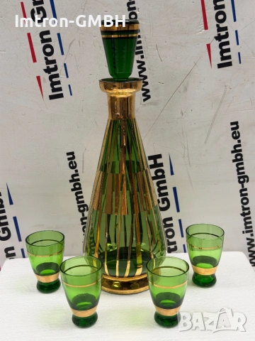 Комплект винтидж декантер с 4 чаши в ретро зелено и златно  60-те год. на миналия век - Чехословакия