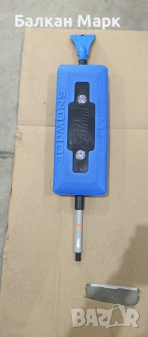 ILLUM-N-BROOM – 4 в 1 зимен инструмент за кола, стъргалка,метла,лед прожектор 