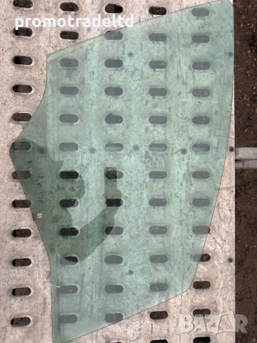 Предно дясно стъкло Пежо 307 хечбек комби Peugeot 