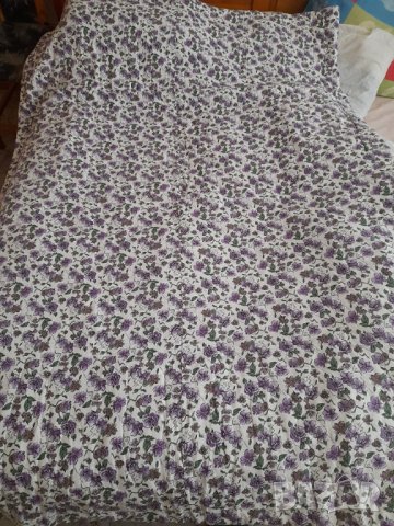 Памучен юрган на лилави цветя, снимка 1 - Олекотени завивки и одеяла - 32559660