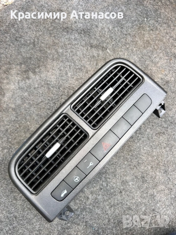 61092100. Бутон аварийни светлини средни духалки парно за Фиат Гранде пунто. 2006-2011г