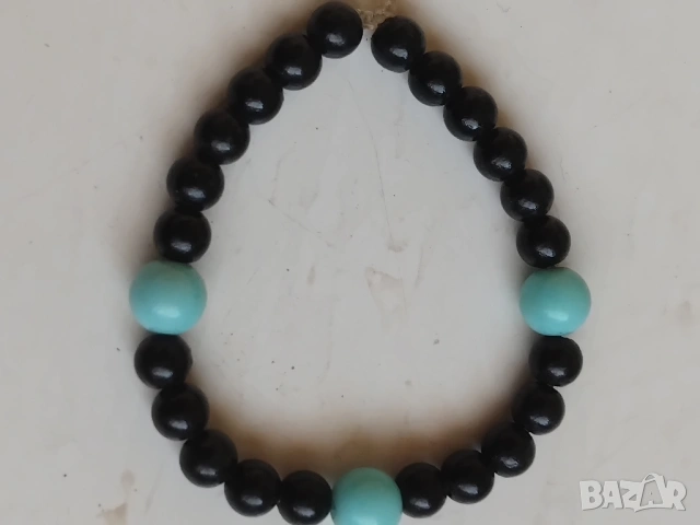 Дамска гривна с овални елементи в черно и синьо