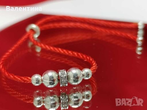 Дамска гривна от червена корда със 925 сребърни елементи, снимка 1 - Гривни - 28029050