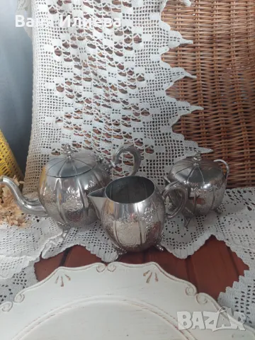 Чайник, захарничка и латиера 