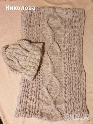 Продавам ръчно плетена шапка и шал яка