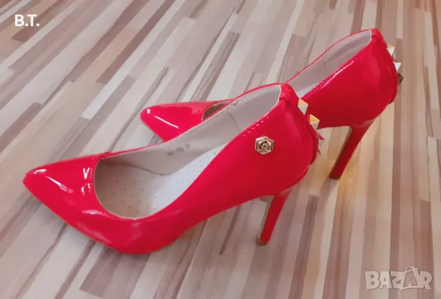Продавам - Дамски лачени елегантни, червени обувки - 35 номер, снимка 2 - Дамски елегантни обувки - 48081109