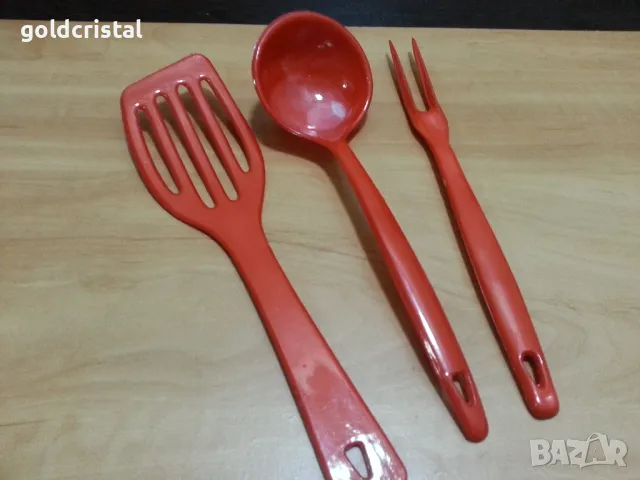 прибори за сервиране 