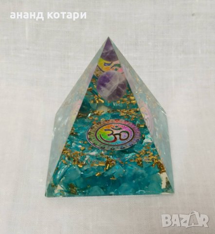 Пирамида оргонит с естествени камъни, снимка 1 - Други ценни предмети - 37961757